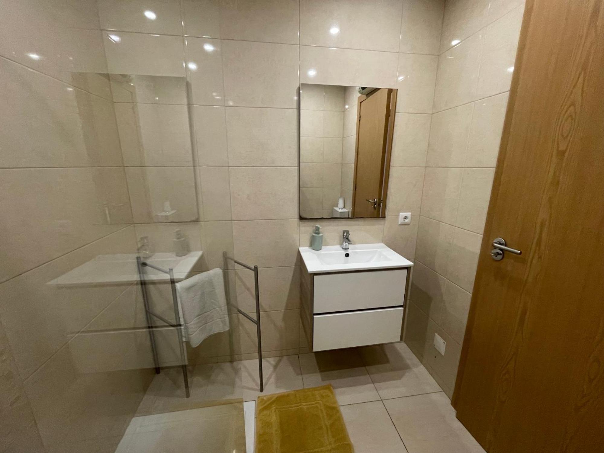 Pretty Flat With Terrace, Air Cond, Free Parking, By Porto With Love Lda Ngoại thất bức ảnh